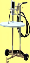 Grease pump for drums with outside Ø from 340 to 385 mm. 
