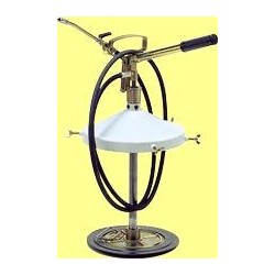 Hand-operated grease pump for drums of 12/20 kg. 